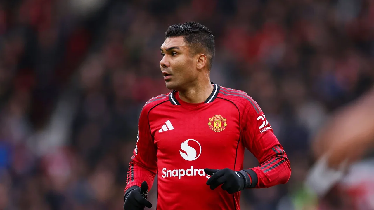 لاعبو مانشستر يونايتد يضغطون على الإدارة من أجل استمرار مسيرة كاسيميرو بالفريق